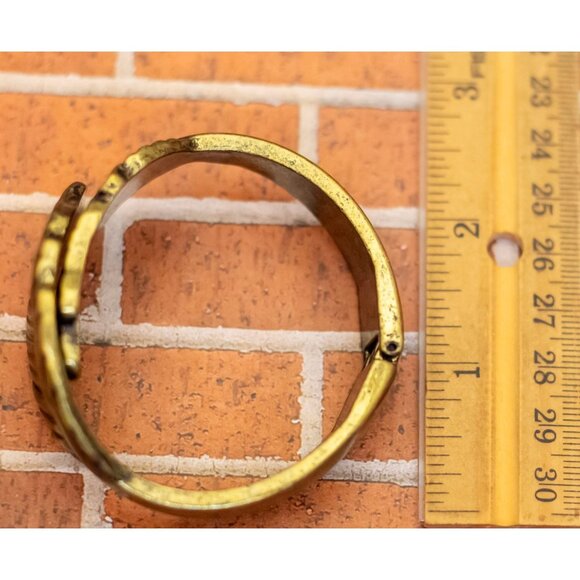 7 inch, Vintage Art Nouveau Elven Leaf Gold Tone Hinge Bangle - W25 - Picture 3 of 3